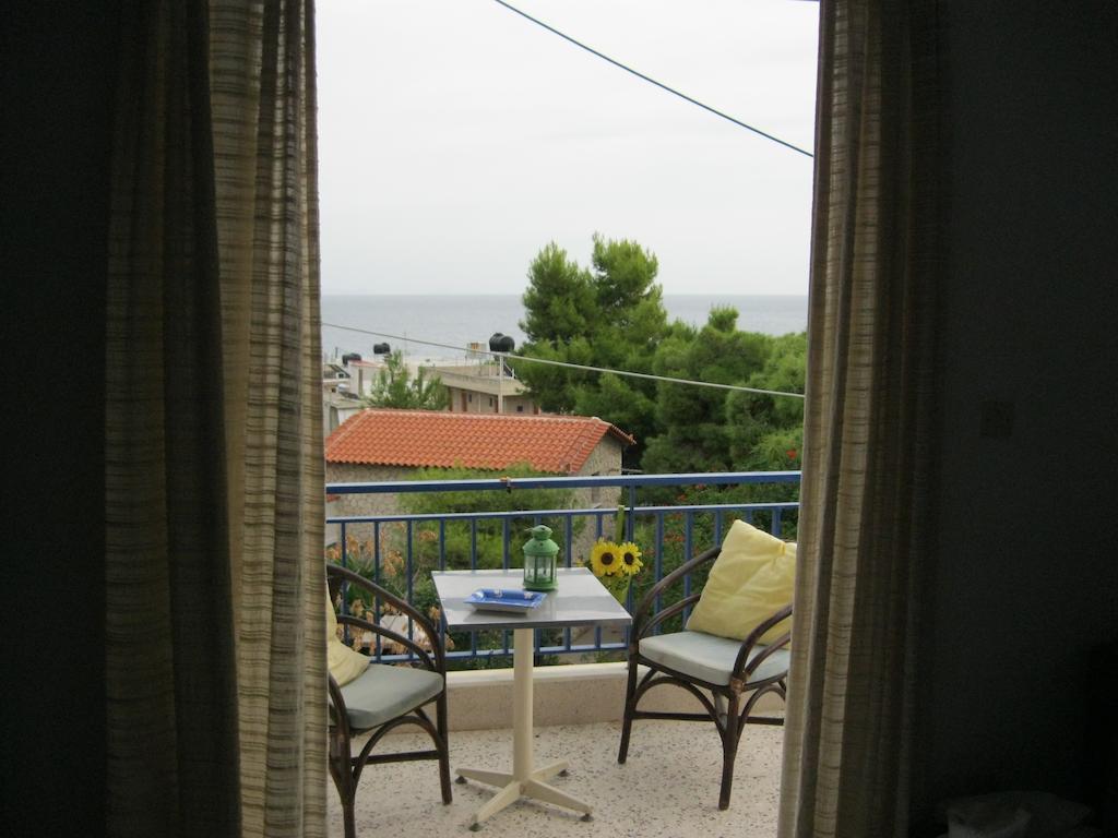 Helios Hotel Agia Marina  Exteriör bild