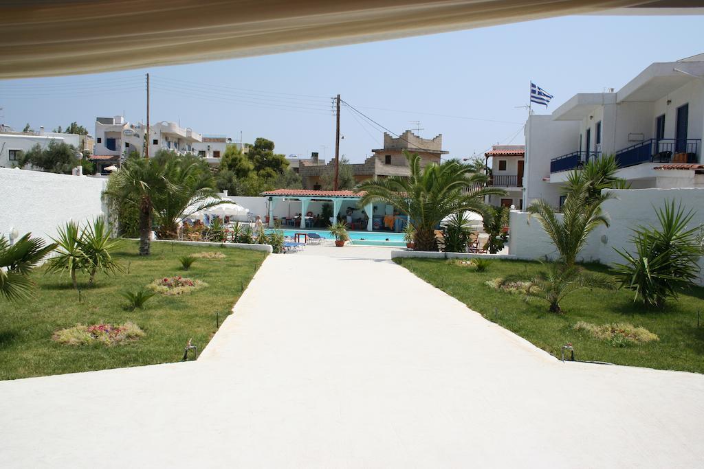 Helios Hotel Agia Marina  Exteriör bild