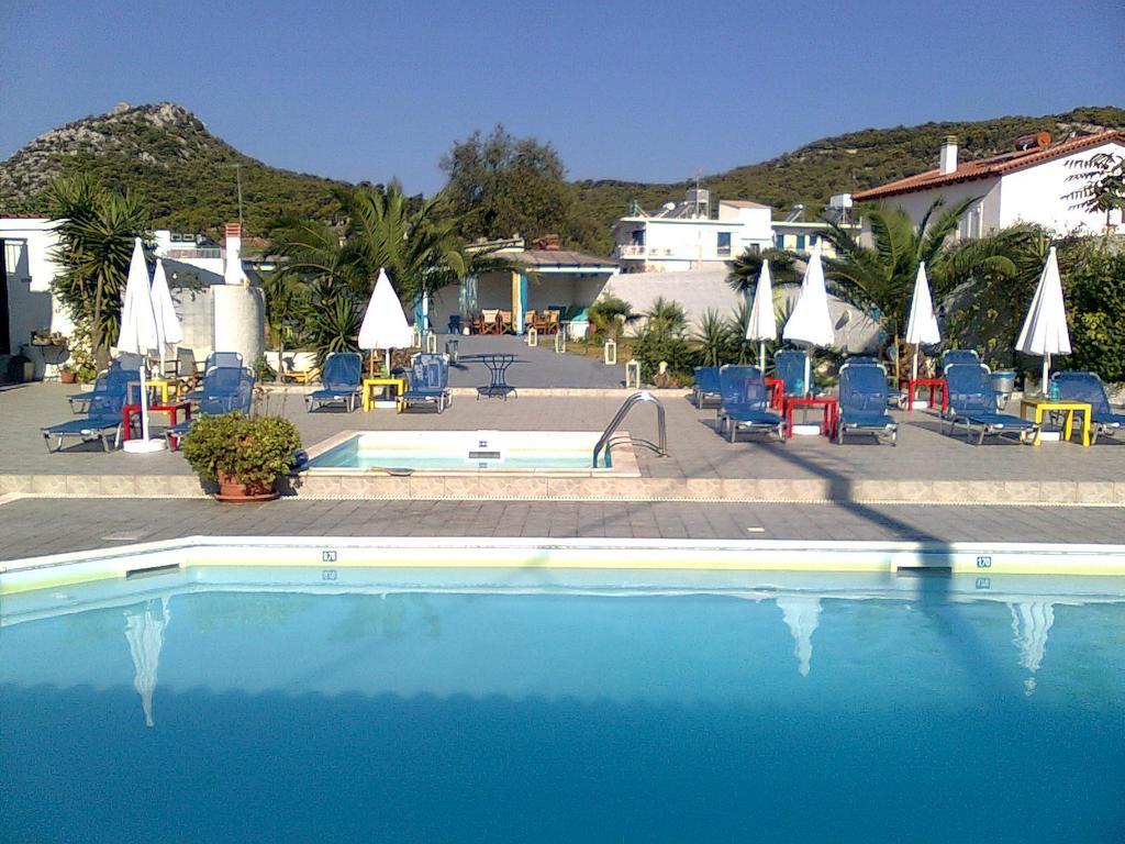 Helios Hotel Agia Marina  Exteriör bild
